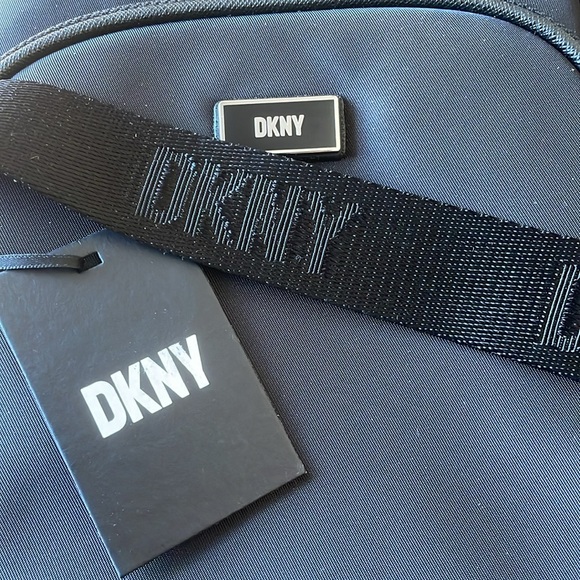 DKNY Gigi Flight Crossbody Bag Color-Black Size- 8 1/2” x 6 1/2” NWT - Picture 3 of 7